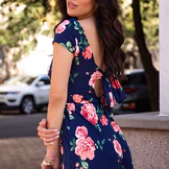 🆕Priceless Floral Navy Romper - Picture 3 of 7